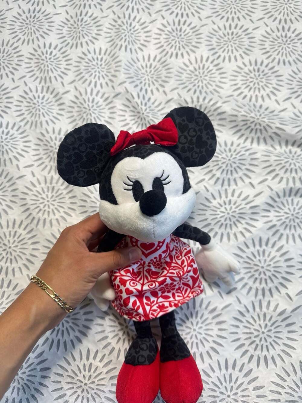 Hallmark Disney Valentine Heartthrob Minnie Mouse Plush Stuffed Toy